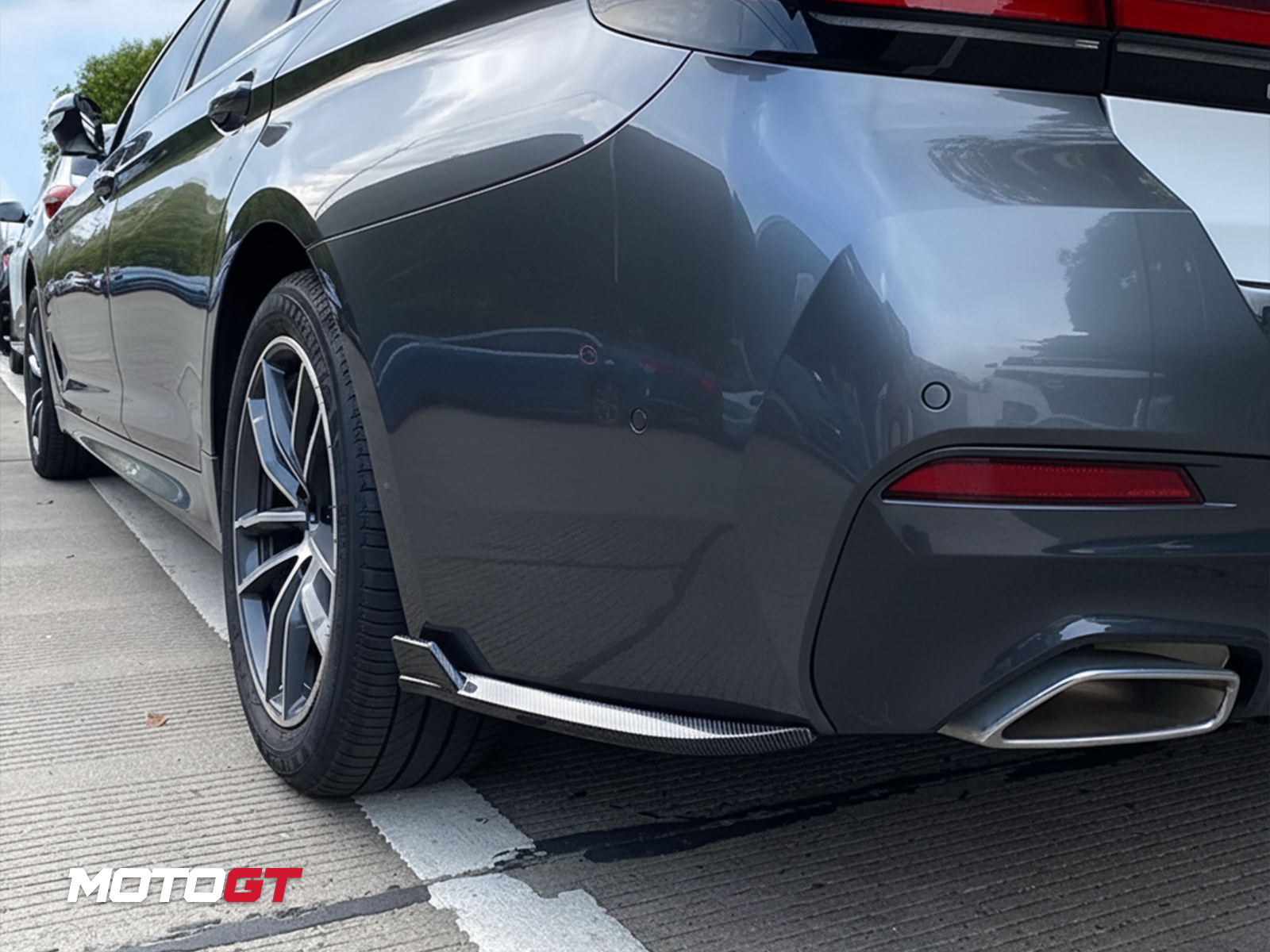 5 SERIES REAR BUMPER SPLITTER TRIM